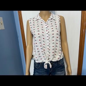 Junior’s Sleeveless Shirt, Size Large